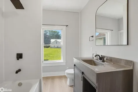 210 E Center Street Winfield IA 52659