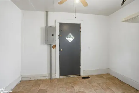 210 E Center Street Winfield IA 52659