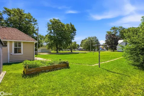 210 E Center Street Winfield IA 52659