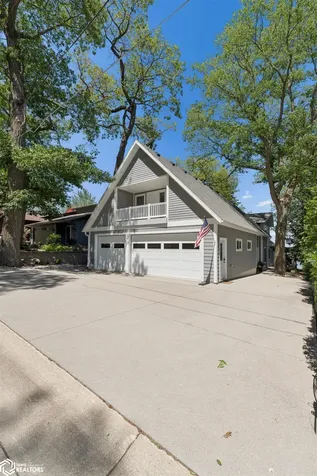 5364 Lakeview Drive Clear Lake IA 50428
