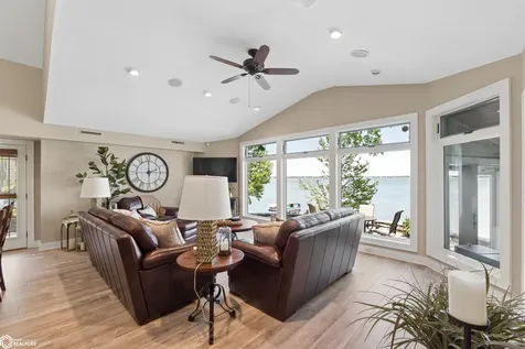5364 Lakeview Drive Clear Lake IA 50428