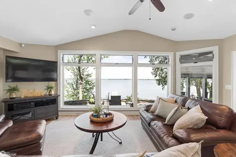 5364 Lakeview Drive Clear Lake IA 50428
