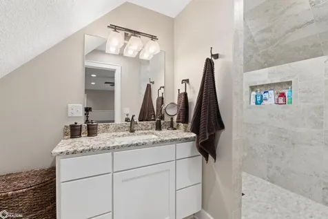5364 Lakeview Drive Clear Lake IA 50428