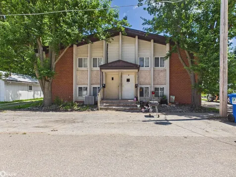 18 S 5th Street Albia IA 52531