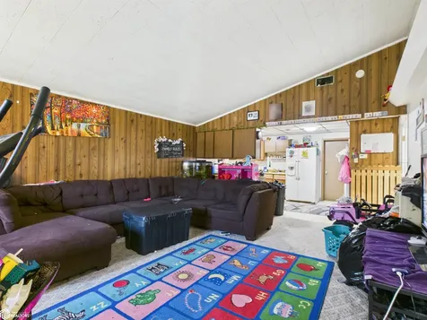 18 S 5th Street Albia IA 52531