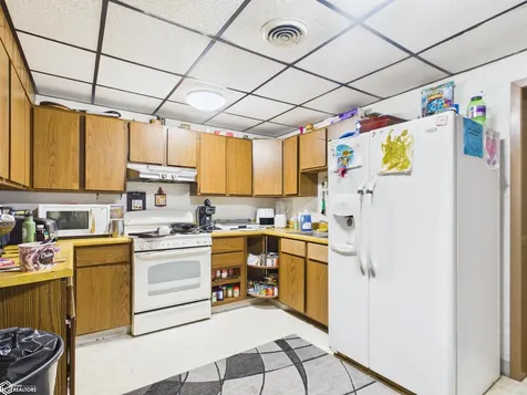 18 S 5th Street Albia IA 52531