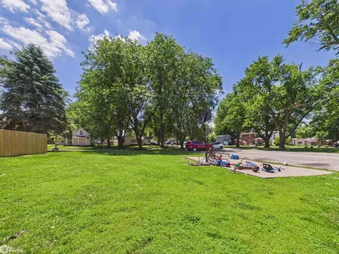 18 S 5th Street Albia IA 52531