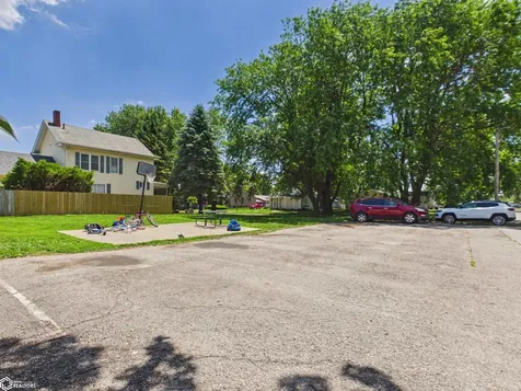 18 S 5th Street Albia IA 52531