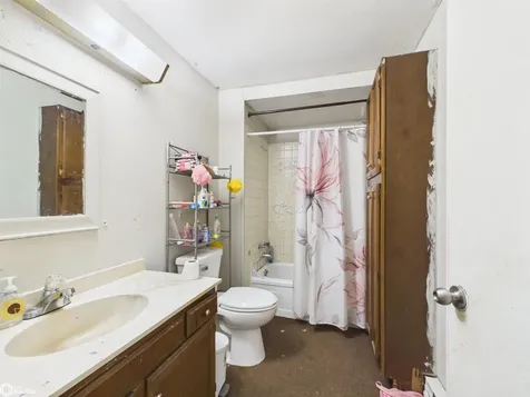 18 S 5th Street Albia IA 52531
