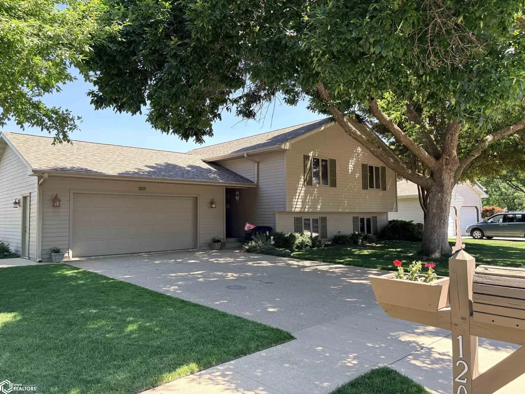 1204 Navajo Street Burlington IA 52601