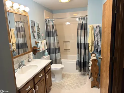 1204 Navajo Street Burlington IA 52601