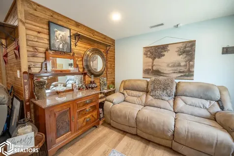 9058 28th Street Ottumwa IA 52501