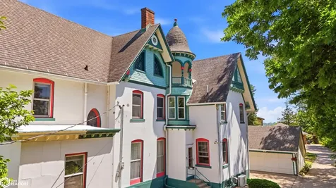 201 Spring Street Burlington IA 52601