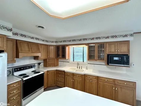 1524 Reed Street Grinnell IA 50112