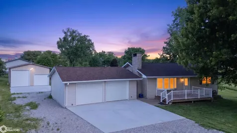 1828 Parker Avenue Marshalltown IA 50158