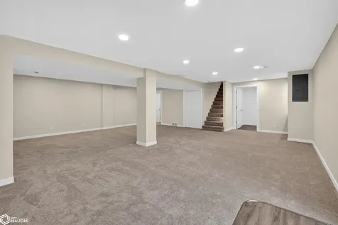 1828 Parker Avenue Marshalltown IA 50158