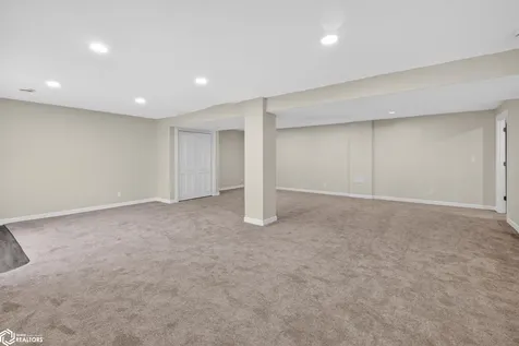 1828 Parker Avenue Marshalltown IA 50158