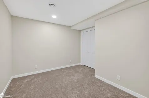 1828 Parker Avenue Marshalltown IA 50158