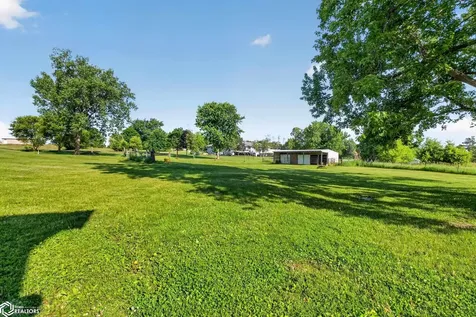 1828 Parker Avenue Marshalltown IA 50158
