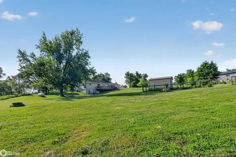 1828 Parker Avenue Marshalltown IA 50158