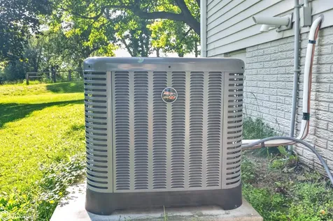 1828 Parker Avenue Marshalltown IA 50158