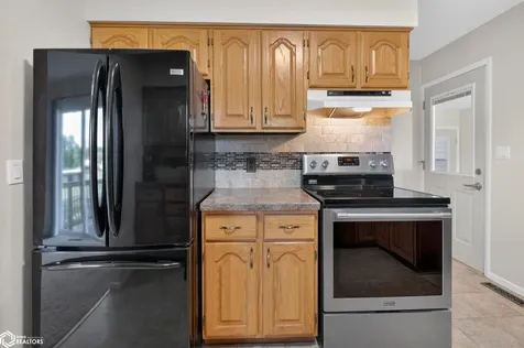 1828 Parker Avenue Marshalltown IA 50158