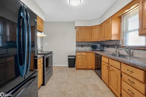 1828 Parker Avenue Marshalltown IA 50158