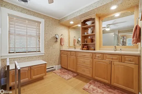 704 S Main Street Fairfield IA 52556