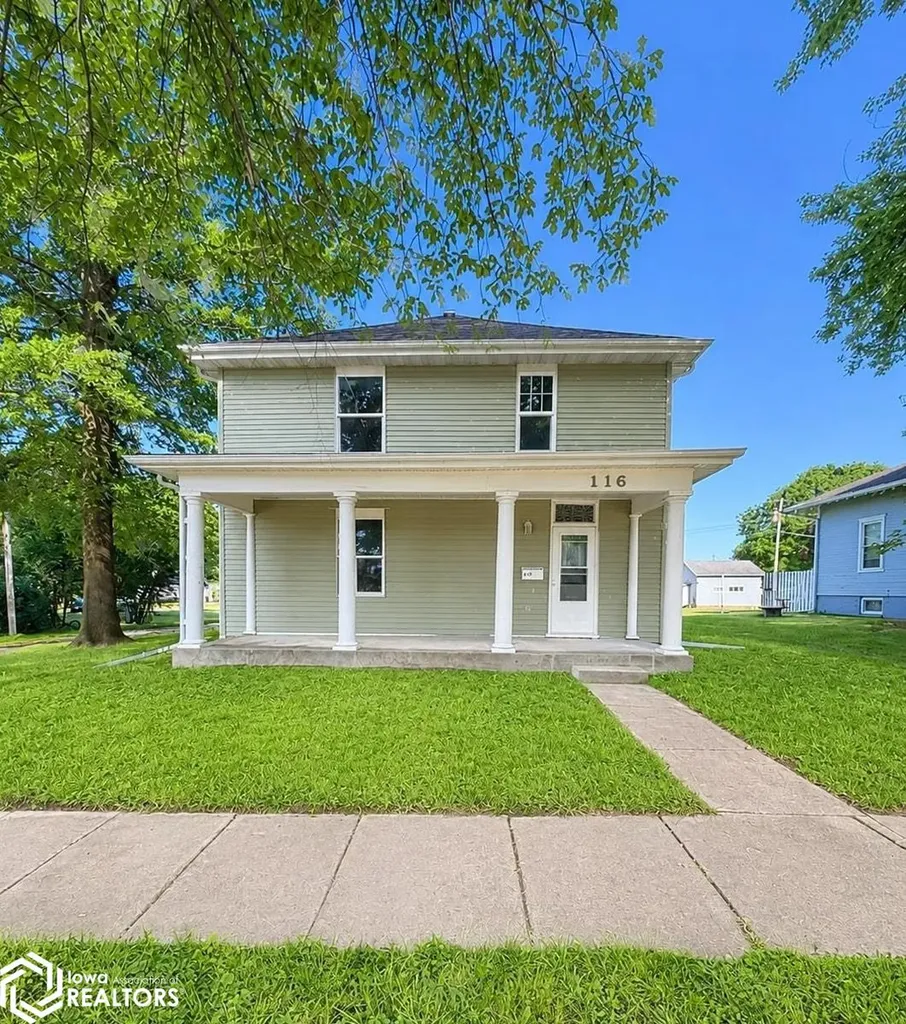 116 N East Street Sigourney IA 52591