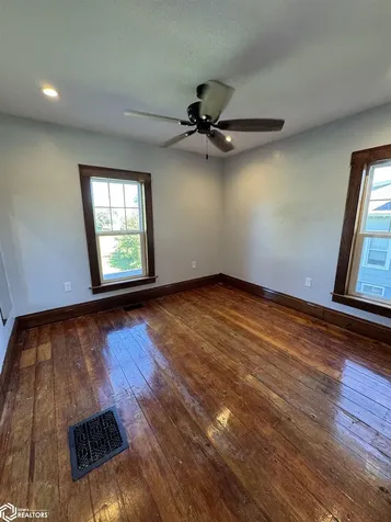 116 N East Street Sigourney IA 52591