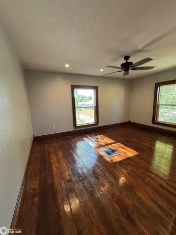 116 N East Street Sigourney IA 52591