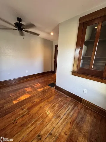 116 N East Street Sigourney IA 52591