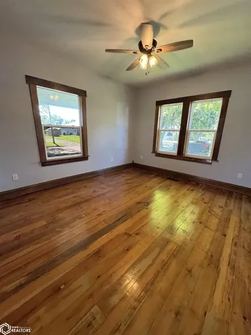 116 N East Street Sigourney IA 52591