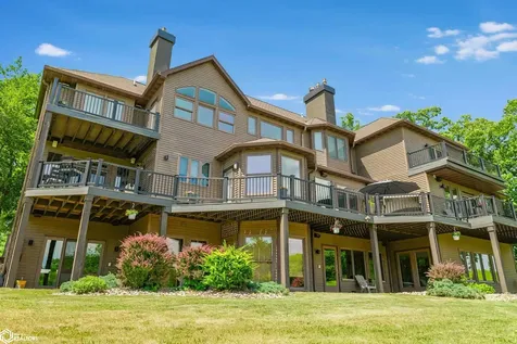 5624 Clubhouse Drive Burlington IA 52601