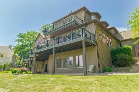 5624 Clubhouse Drive Burlington IA 52601