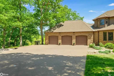 5624 Clubhouse Drive Burlington IA 52601
