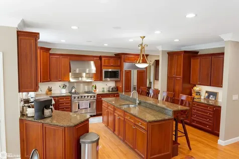 5624 Clubhouse Drive Burlington IA 52601