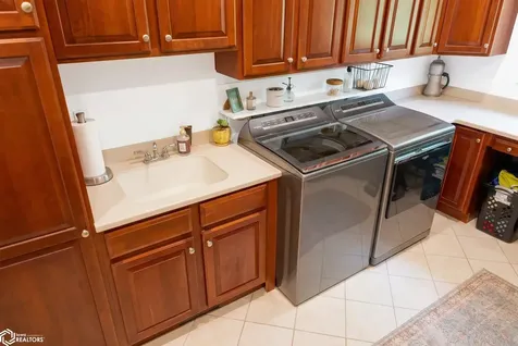 5624 Clubhouse Drive Burlington IA 52601