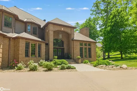 5624 Clubhouse Drive Burlington IA 52601