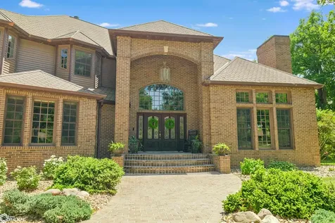 5624 Clubhouse Drive Burlington IA 52601