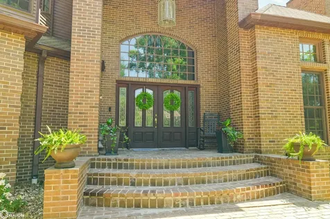 5624 Clubhouse Drive Burlington IA 52601