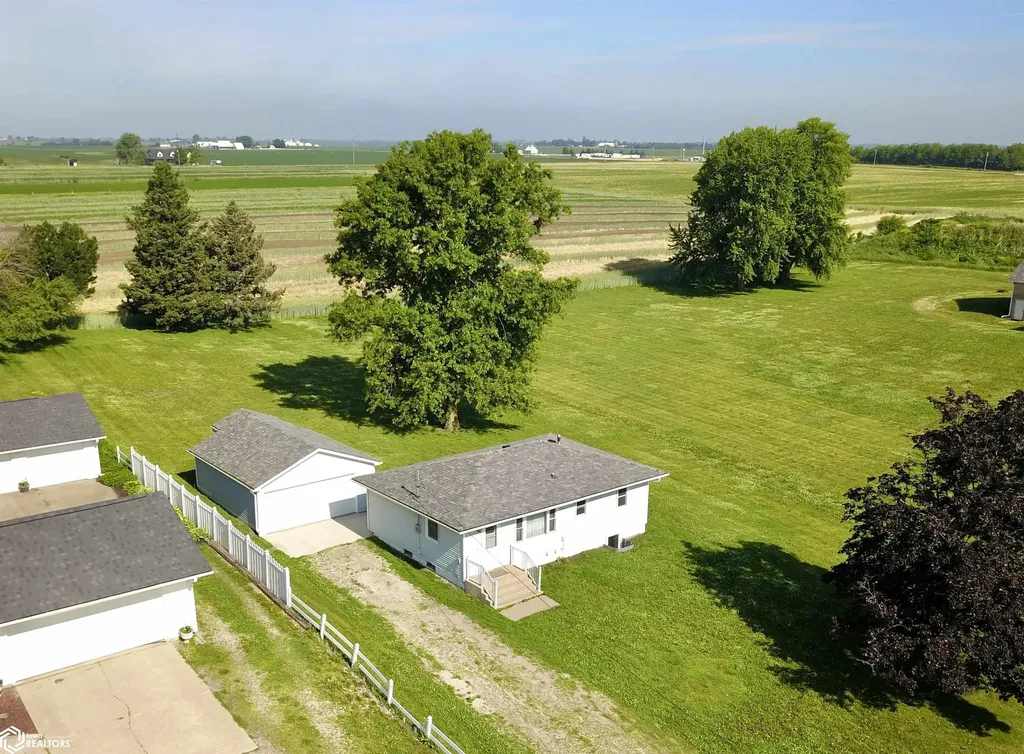 1215 Bliss Street Grinnell IA 50112