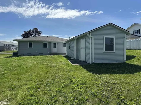1215 Bliss Street Grinnell IA 50112