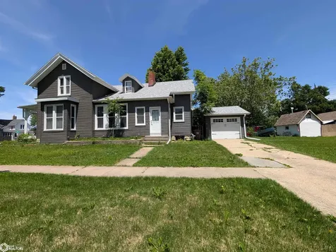 904 East Street Grinnell IA 50112
