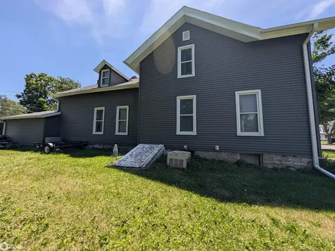 904 East Street Grinnell IA 50112