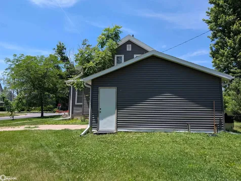 904 East Street Grinnell IA 50112