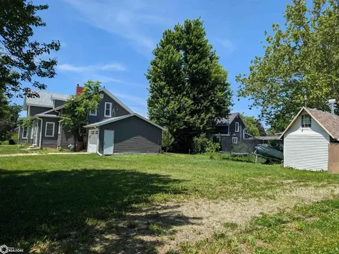904 East Street Grinnell IA 50112