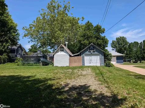 904 East Street Grinnell IA 50112