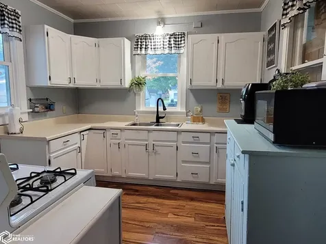 421 S Jefferson Street Sigourney IA 52591