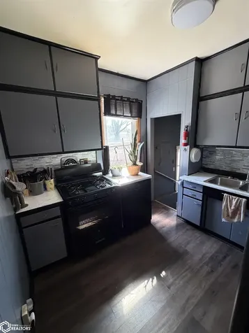 403 S 6th Fairfield IA 52556